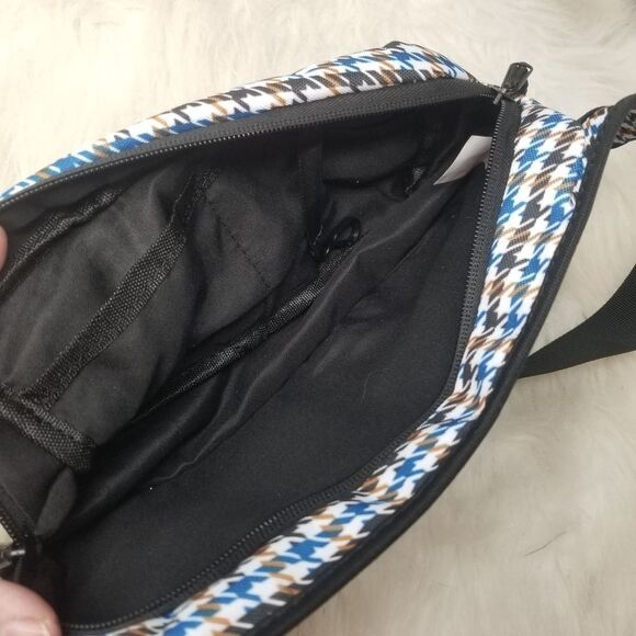 Nwot. Houndstooth Waistpack or Across the Body Pack. - Picture 4 of 12